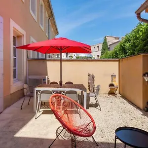  Hébergement de vacances Maison De Village Façon Loft, Avec Cour Et Airco, Dans Le Centre Historique France
