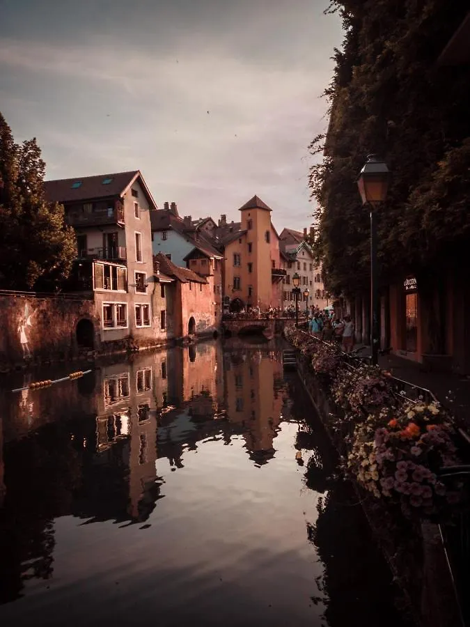 Apartment Studio Hyper Center 100M From The Lake! Annecy France